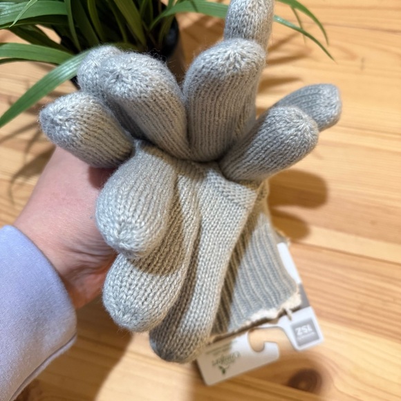 Isotoner Eco Comfort Women's Gray Gloves - Picture 2 of 4